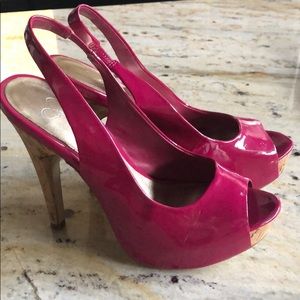 Jessica Simpson fuchsia pumps